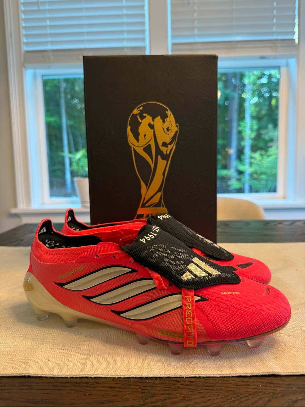 PREDATOR ELITE FOLD-OVER TONGUE FIRM GROUND SOCCER CLEATS
